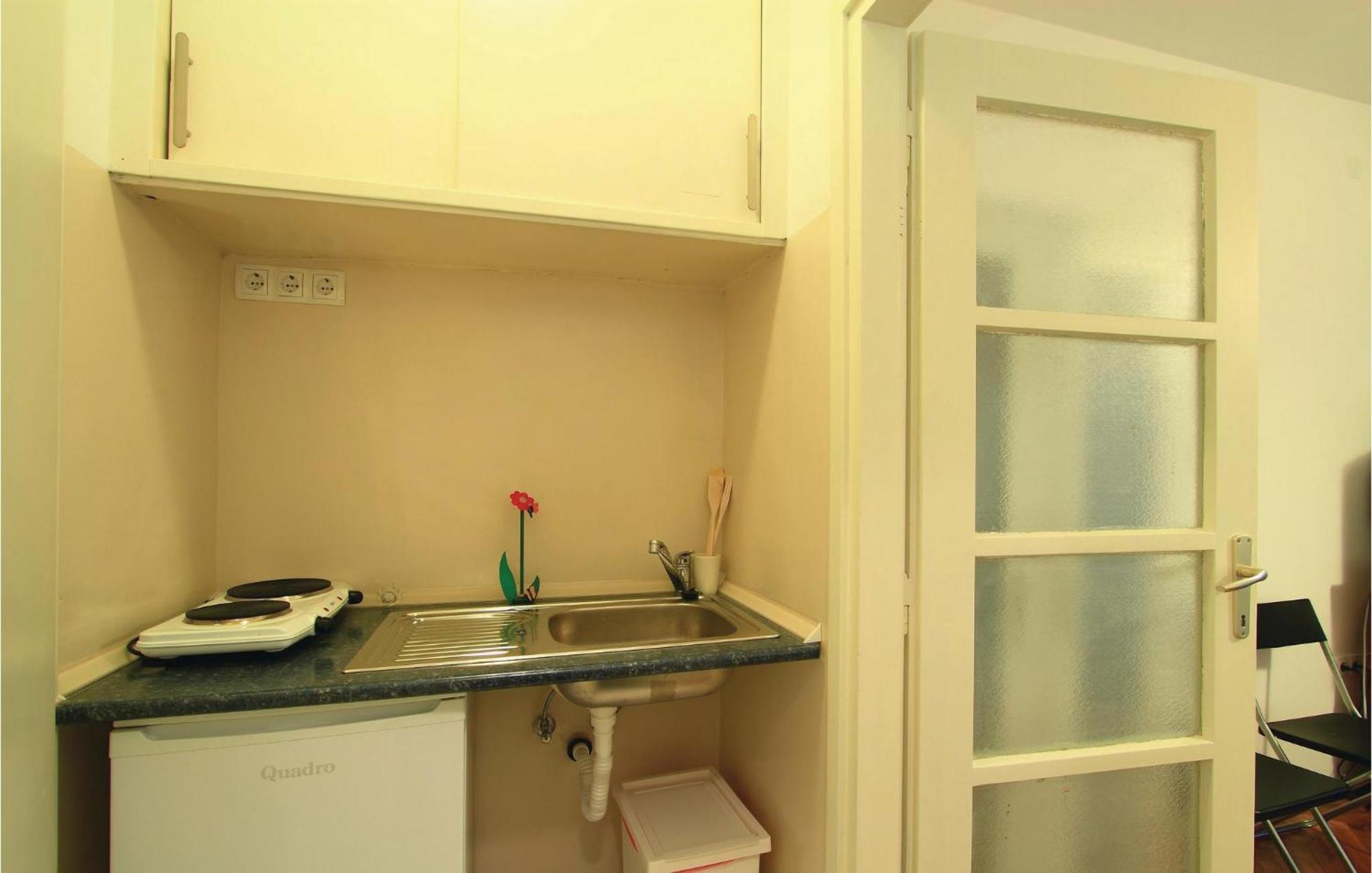 1 Bedroom Awesome Apartment In Pula Exterior foto