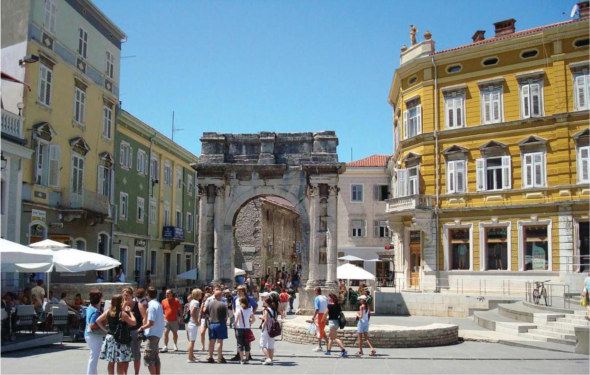 1 Bedroom Awesome Apartment In Pula Exterior foto